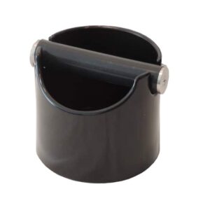 kaffeesatzbehälter schwarz freigestellt